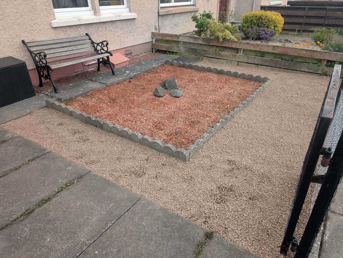 A freshly tidied T8 Services garden with a clean gravel bed and neat scalloped edging